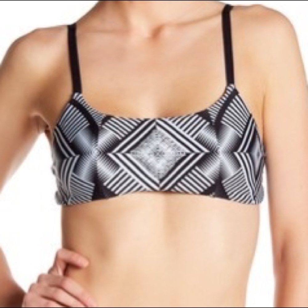 PilyQ Geometric Diamond Embroidered Lila NWT Sz: D